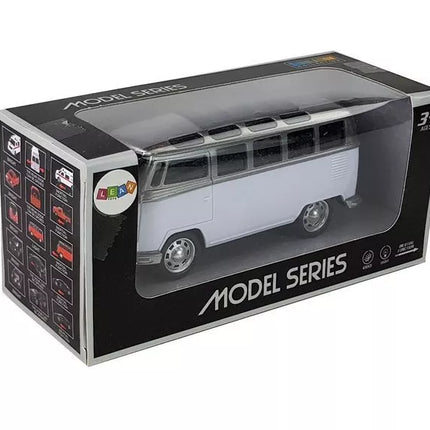 Autobusas su pavara ir garsu, baltas