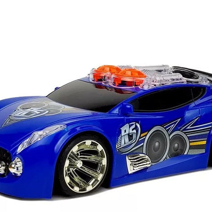 Sportinis automobilis su DJ, stogo garsiakalbiais, muzika, šviesomis