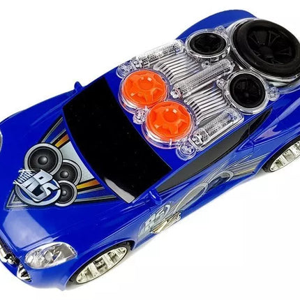 Sportinis automobilis su DJ, stogo garsiakalbiais, muzika, šviesomis
