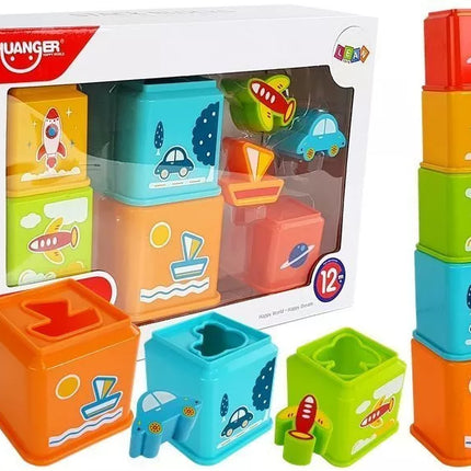 Stiklinių bokštelių piramidė su transporto priemonių paveikslėliais kūdikiams