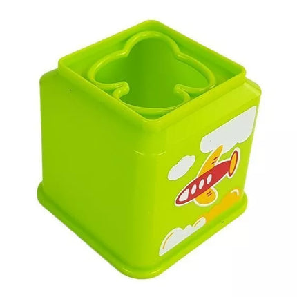 Stiklinių bokštelių piramidė su transporto priemonių paveikslėliais kūdikiams