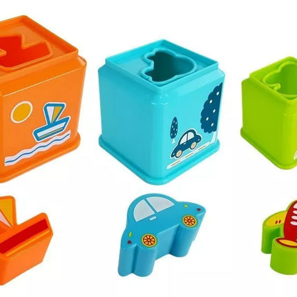 Stiklinių bokštelių piramidė su transporto priemonių paveikslėliais kūdikiams