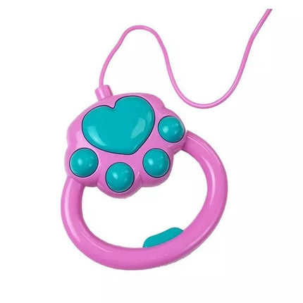 Pliušinis šuo su pavadėliu, maitinamas baterijomis, smėlio spalvos priedai