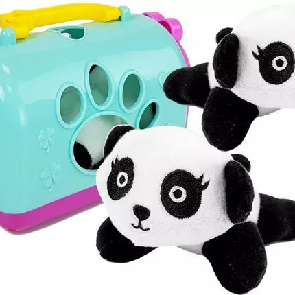 Mažoji panda su transportuojančiu talismanu