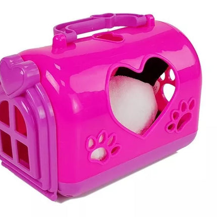 Mažoji panda su transportuojančiu talismanu