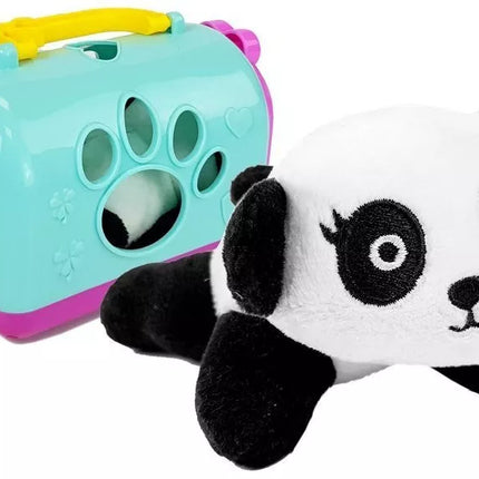 Mažoji panda su transportuojančiu talismanu