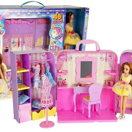 Persirengimo kambarys su šviesa ir veidrodžiu. 26 cm lėlė. Drabužių rinkinys. Priedai