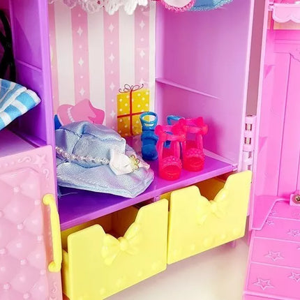Persirengimo kambarys su šviesa ir veidrodžiu. 26 cm lėlė. Drabužių rinkinys. Priedai
