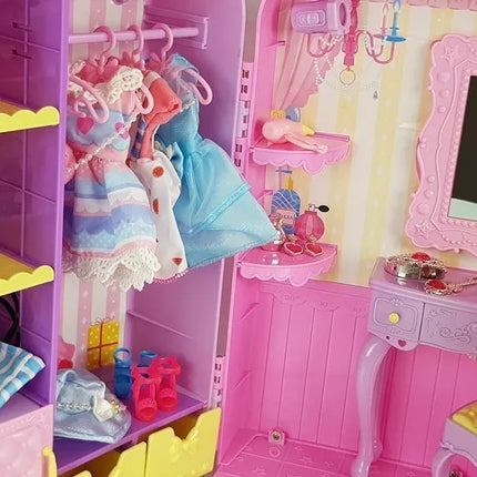 Persirengimo kambarys su šviesa ir veidrodžiu. 26 cm lėlė. Drabužių rinkinys. Priedai