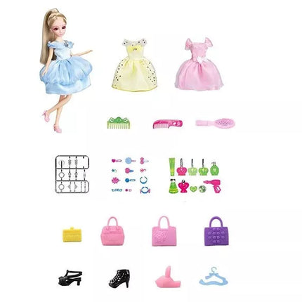 Lėlė, modelis. Drabužių rinkinys. Apsirengimas. Papuošalai lagamine