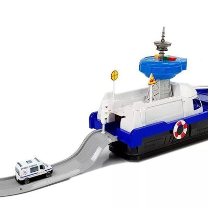 Policijos transporto laivas su automobiliais, garsais ir šviesomis