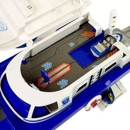 Policijos transporto laivas su automobiliais, garsais ir šviesomis