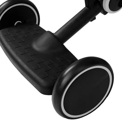 Triratukas dviratis juodai baltas