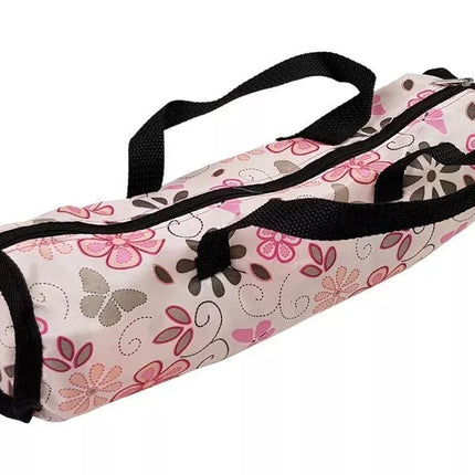 Lėlė Alisa rožinėje gėlių lovoje