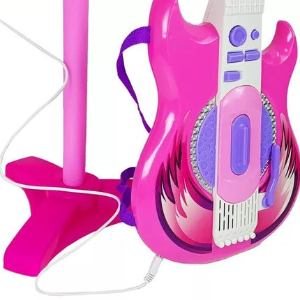 Gitara su mikrofonu Roko žvaigždės garsas