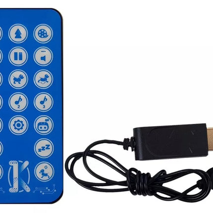 Balsu valdomas robotas šuo, valdomas nuotoliniu būdu, šoka, loja, vykdo komandas