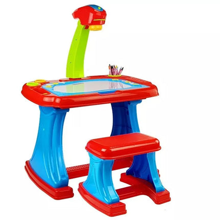 Edukacinis staliukas su projektoriumi, kėdute, kreidelėmis, magnetais, raidėmis ir skaičiais