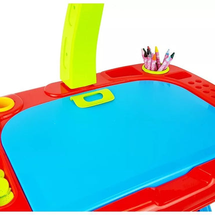 Edukacinis staliukas su projektoriumi, kėdute, kreidelėmis, magnetais, raidėmis ir skaičiais