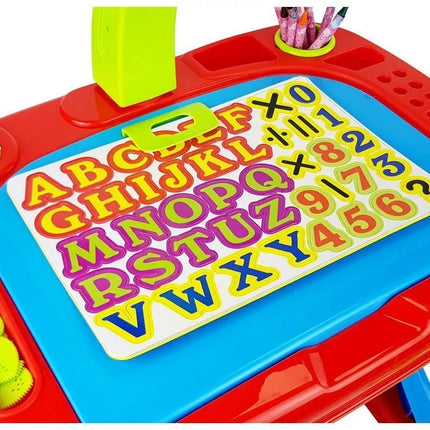 Edukacinis staliukas su projektoriumi, kėdute, kreidelėmis, magnetais, raidėmis ir skaičiais