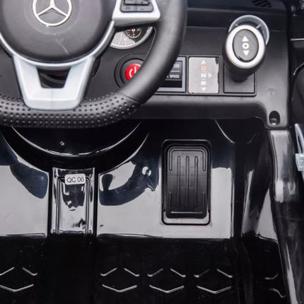 Vaikiškas elektromobilis Mercedes SLC 300, raudonas