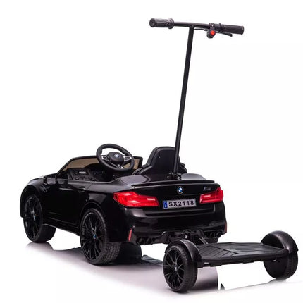 Automobilis BMW M5 su platforma tėvams, varomas akumuliatoriumi, juodas lakuotas