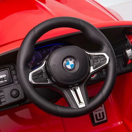 Automobiliukas su baterijomis BMW M5 su platforma tėvams, raudonas, lakuotas