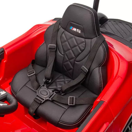 Automobiliukas su baterijomis BMW M5 su platforma tėvams, raudonas, lakuotas