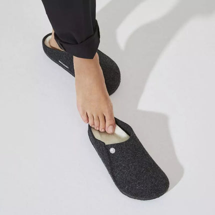 Birkenstock Zermatt Antracito spalvos vilnos veltinio šlepetės su pašiltinimu moterims/vyrams, įprasto pločio (1015090)