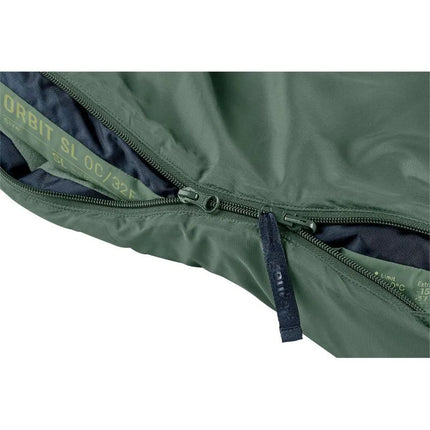 „Deuter Orbit SL 0°C/32°F“ suaugusiųjų mumijos formos miegmaišis, audinys – polietileno sulfonatas (PES), „Ripstop“ žalias