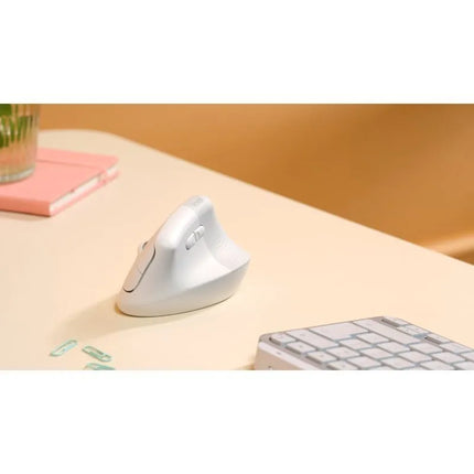 Logitech Lift vertikali balta pelė