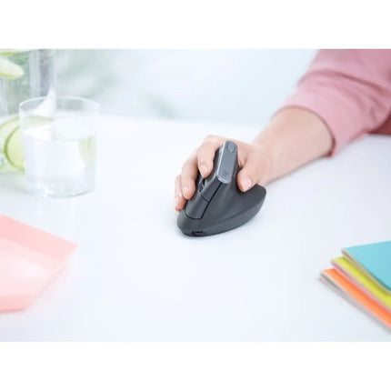 Logitech MX 910-005448 pelė (optinė; 4000 DPI; juoda)