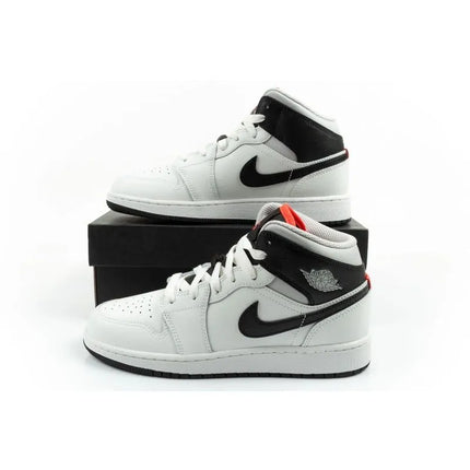 Madingi moteriški Nike Air Jordan 1 aukštakulniai sportiniai bateliai, balti su juoda