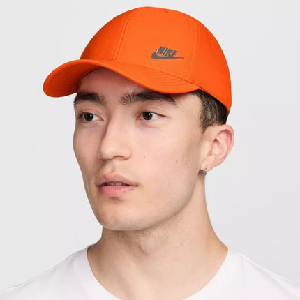 Nike Club Struktūruotos metalinės logotipo FB5371-819 kepuraitė