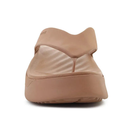 Šlepetės per pirštą CROCS GATAWAY PLATFORM FLIP, pieninio šokolado spalva, 209410-2JJ