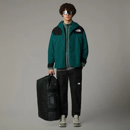 The North Face NF0A52S3KT01 62 l kelioninis krepšys, perdirbtas plastikas, termoplastinis poliuretano elastomeras (TPU), juodas