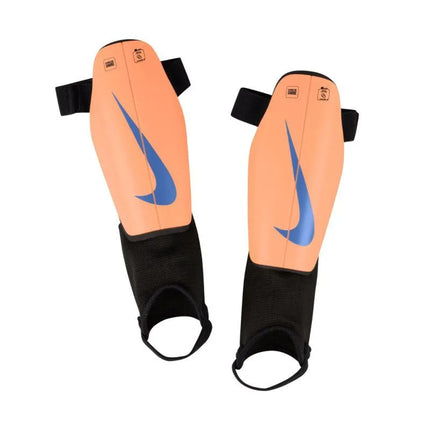 Vaikiškos futbolo blauzdų apsaugos Nike Charge, oranžinės, DX4610 852