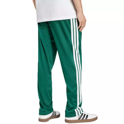 Vyriškos adidas 3 juostelių trikotažo kelnės, klasikinio kirpimo, su atvirais kraštais, žalios JI8806