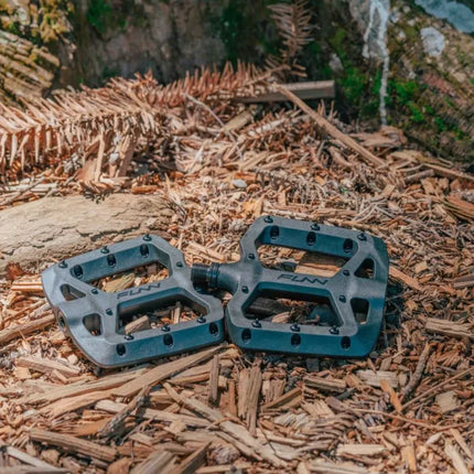 FUNN TAIPAN juodi pedalai
