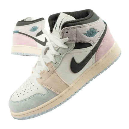 Moteriški aukšto aulo sportiniai bateliai Nike Air Jordan 1 – stilingi laisvalaikio kedai