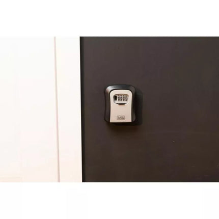 KEY SAFE BOX WITH 4-DIGITAL COMBINATION BLACK + DECKER