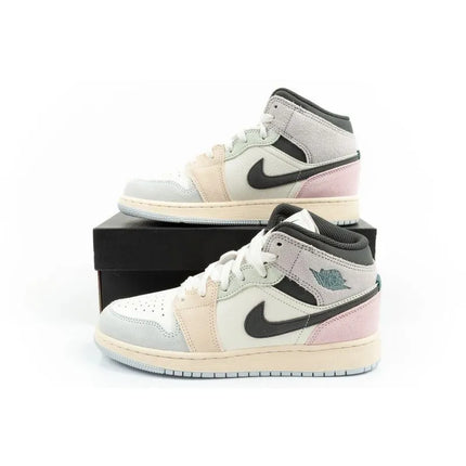 Moteriški aukšto aulo sportiniai bateliai Nike Air Jordan 1 – stilingi laisvalaikio kedai
