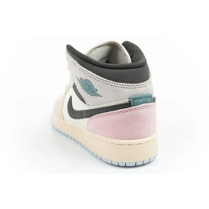 Moteriški aukšto aulo sportiniai bateliai Nike Air Jordan 1 – stilingi laisvalaikio kedai