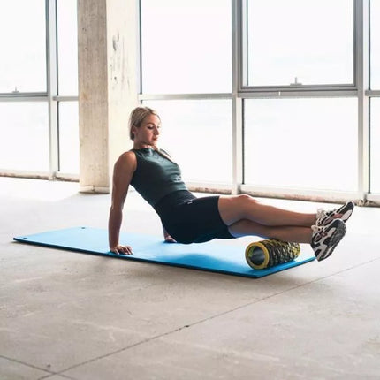 HMS Premium MFK03 mėlynai juodos spalvos sporto salės kilimėlis su skylutėmis