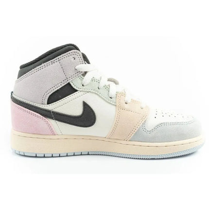 Moteriški aukšto aulo sportiniai bateliai Nike Air Jordan 1 – stilingi laisvalaikio kedai