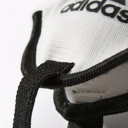 adidas 651879 futbolo apsaugos čiurnoms