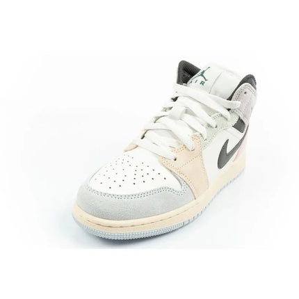 Moteriški aukšto aulo sportiniai bateliai Nike Air Jordan 1 – stilingi laisvalaikio kedai