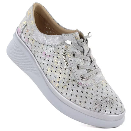 Moteriški pilki ažūriniai odiniai bateliai su pleištu Vinceza 79603