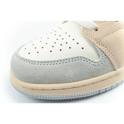 Moteriški aukšto aulo sportiniai bateliai Nike Air Jordan 1 – stilingi laisvalaikio kedai