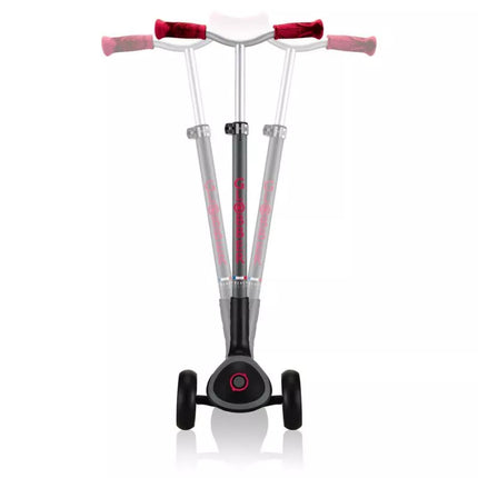 Globber Master Prime 3 ratų paspirtukas / Juodas - Nauja raudona 664-102