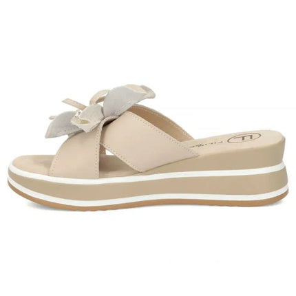 Women's leather wedge sandals with a flower, beige Filippo DK7636
